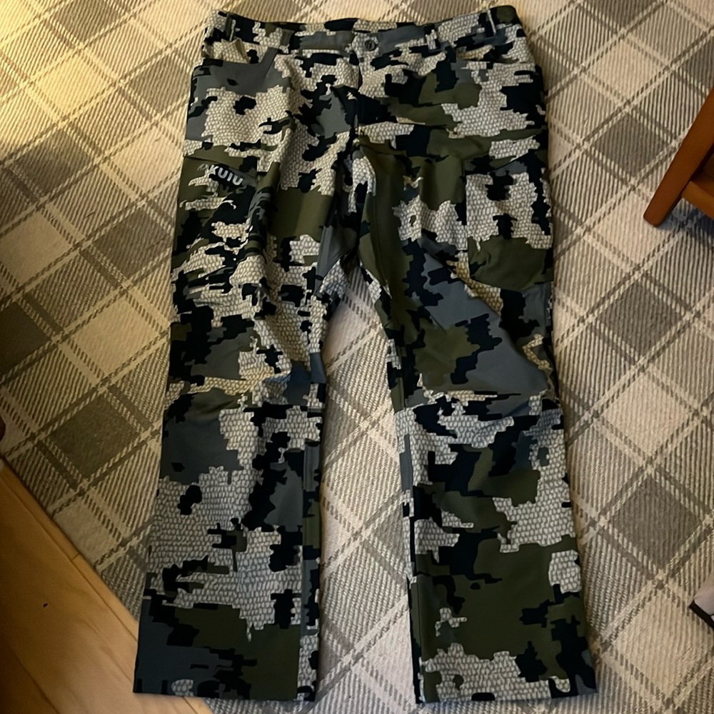 KUIU men’s hunting attack hunting pants size 44, regular inseam